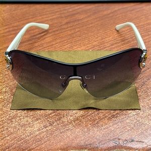 Gucci Sunglasses gg2875/S with Case/Cloth. Lightly used, very clean lenses